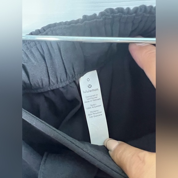 NWT Lululemon Athletica Black Noir Shorts 5.5 Sz 0 - Picture 3 of 6